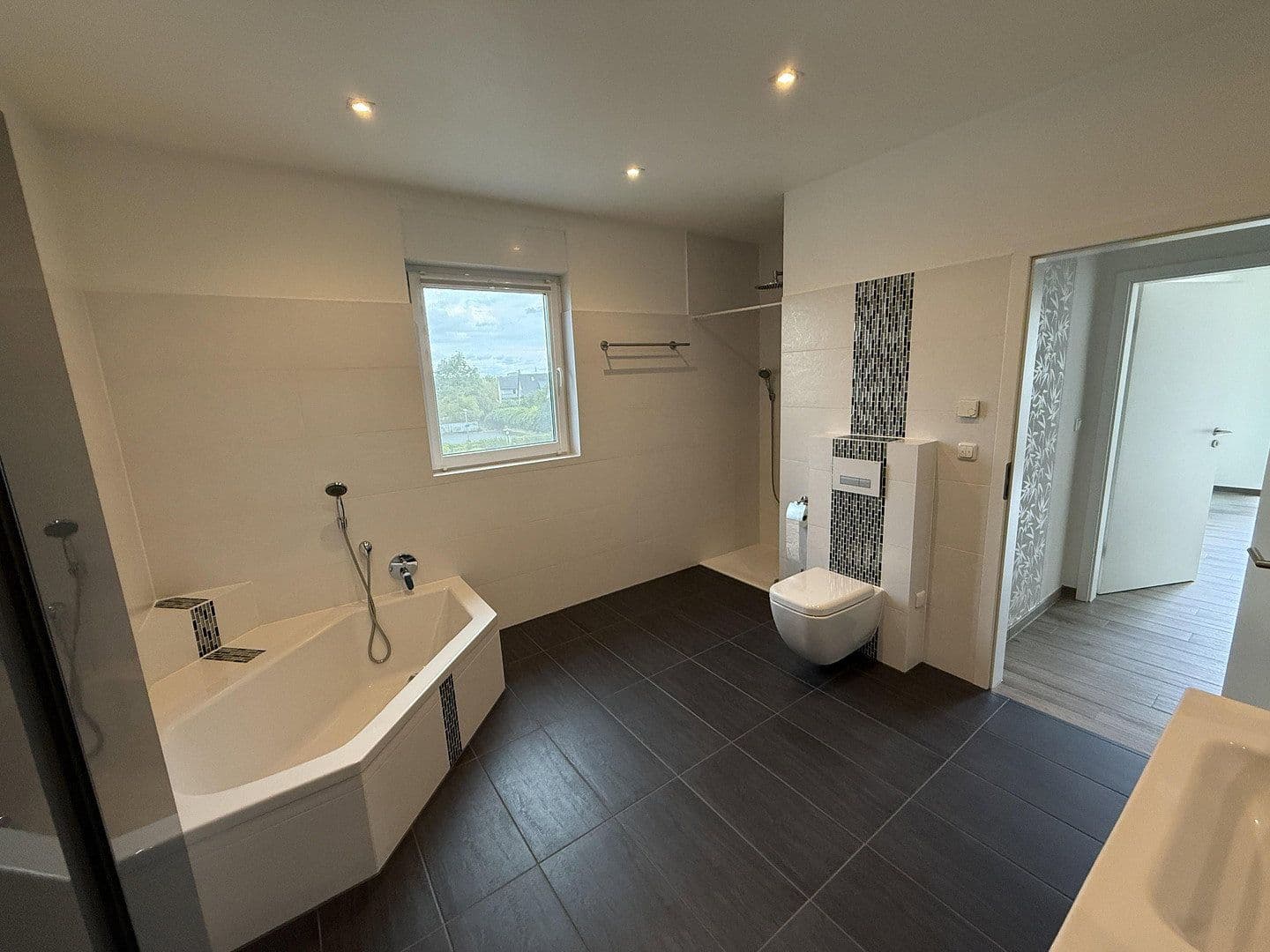 Prodej bytu 4+1 143 m², Ginsheim-Gustavsburg, Hessen Prodej bytu 4+1 143 m², Ginsheim-Gustavsburg, Hessen