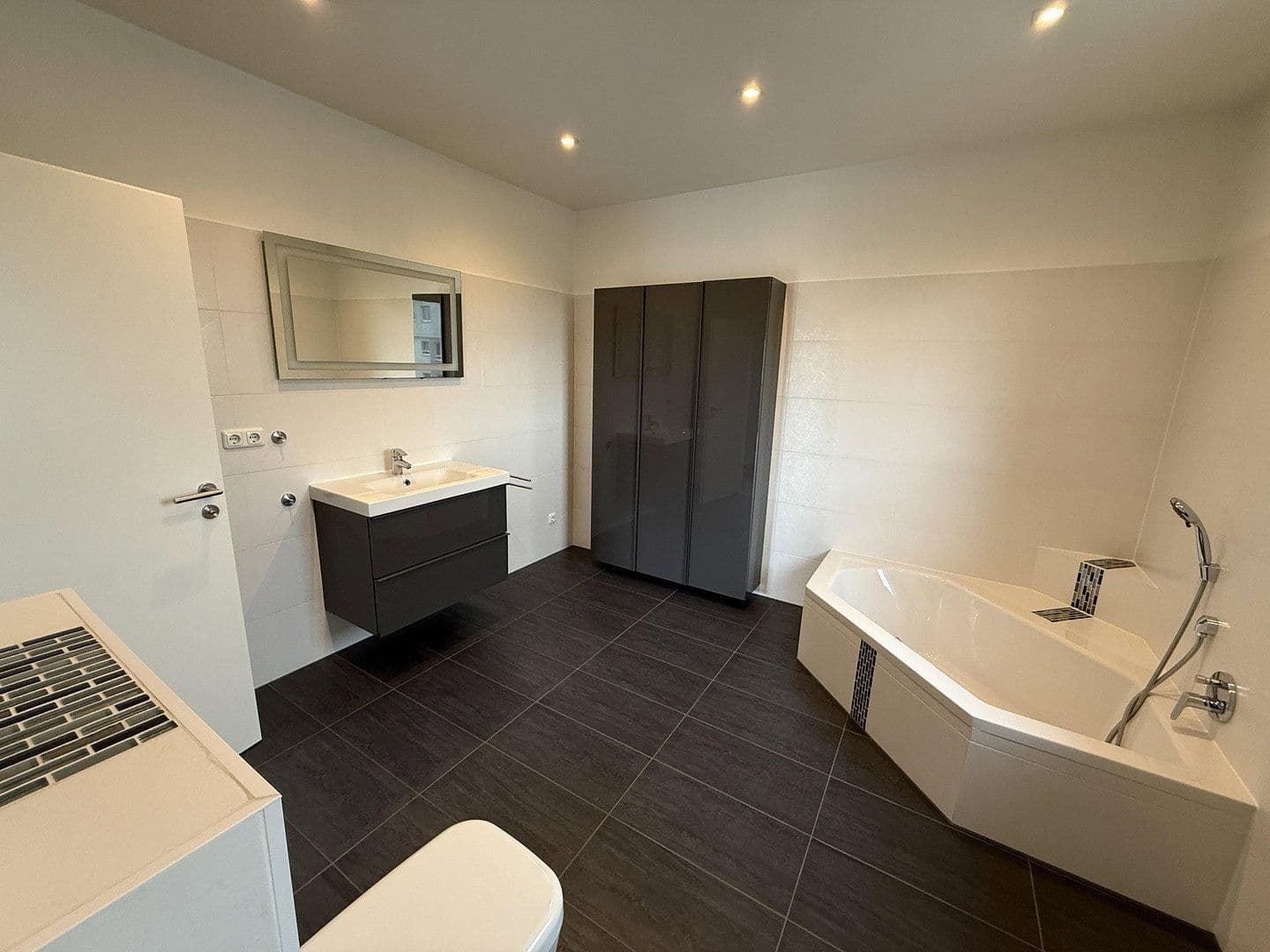 Prodej bytu 4+1 143 m², Ginsheim-Gustavsburg, Hessen Prodej bytu 4+1 143 m², Ginsheim-Gustavsburg, Hessen