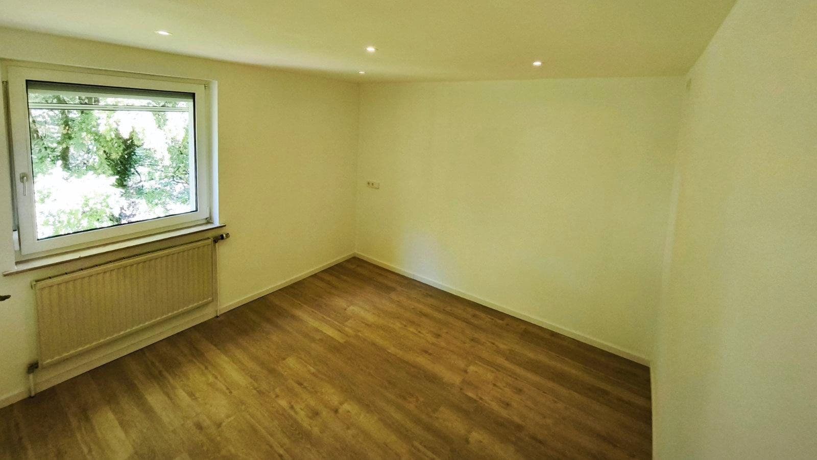 Pronájem bytu 3+1 55 m², Burgstr. 51, Stuttgart, Bádensko-Württembersko Pronájem bytu 3+1 55 m², Burgstr. 51, Stuttgart, Bádensko-Württembersko