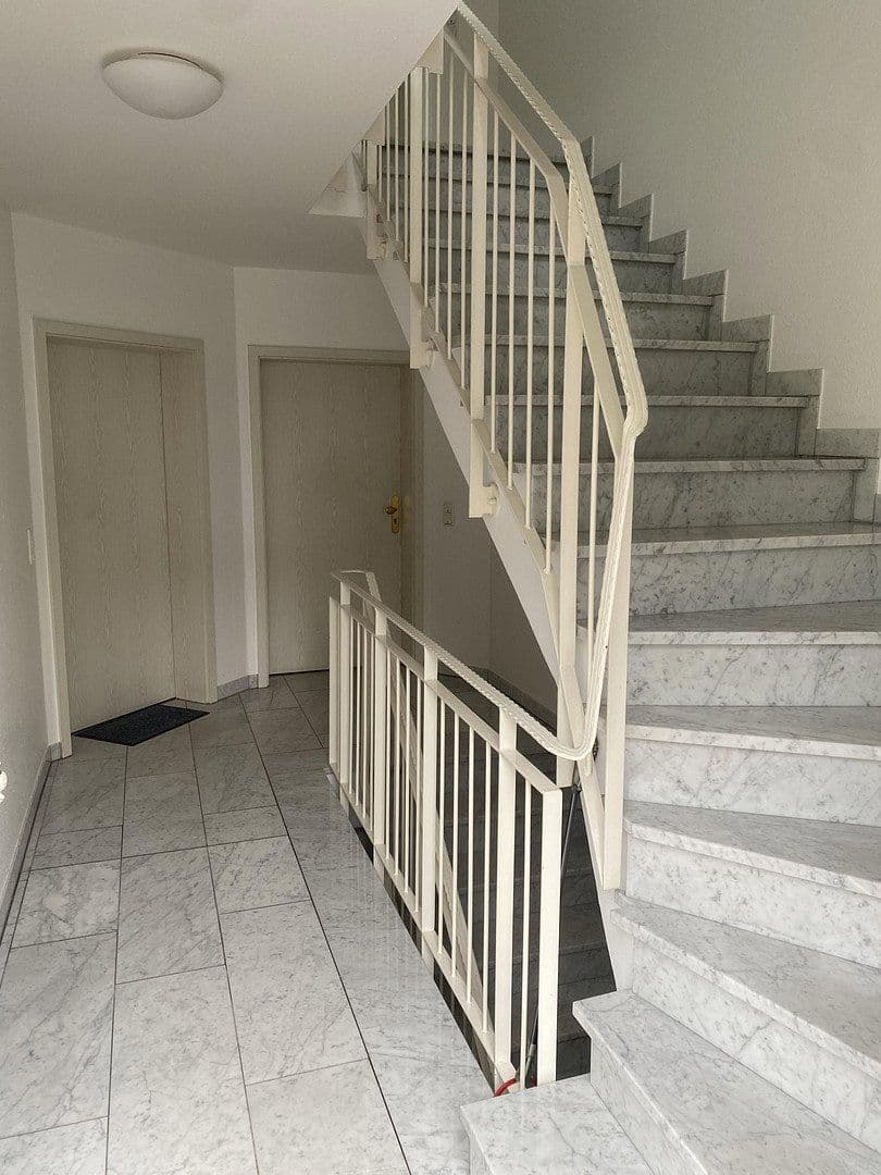 Prodej bytu 3+1 96 m², Steinbacher Hohl 31, Frankfurt OT Praunheim, Hessen Prodej bytu 3+1 96 m², Steinbacher Hohl 31, Frankfurt OT Praunheim, Hessen