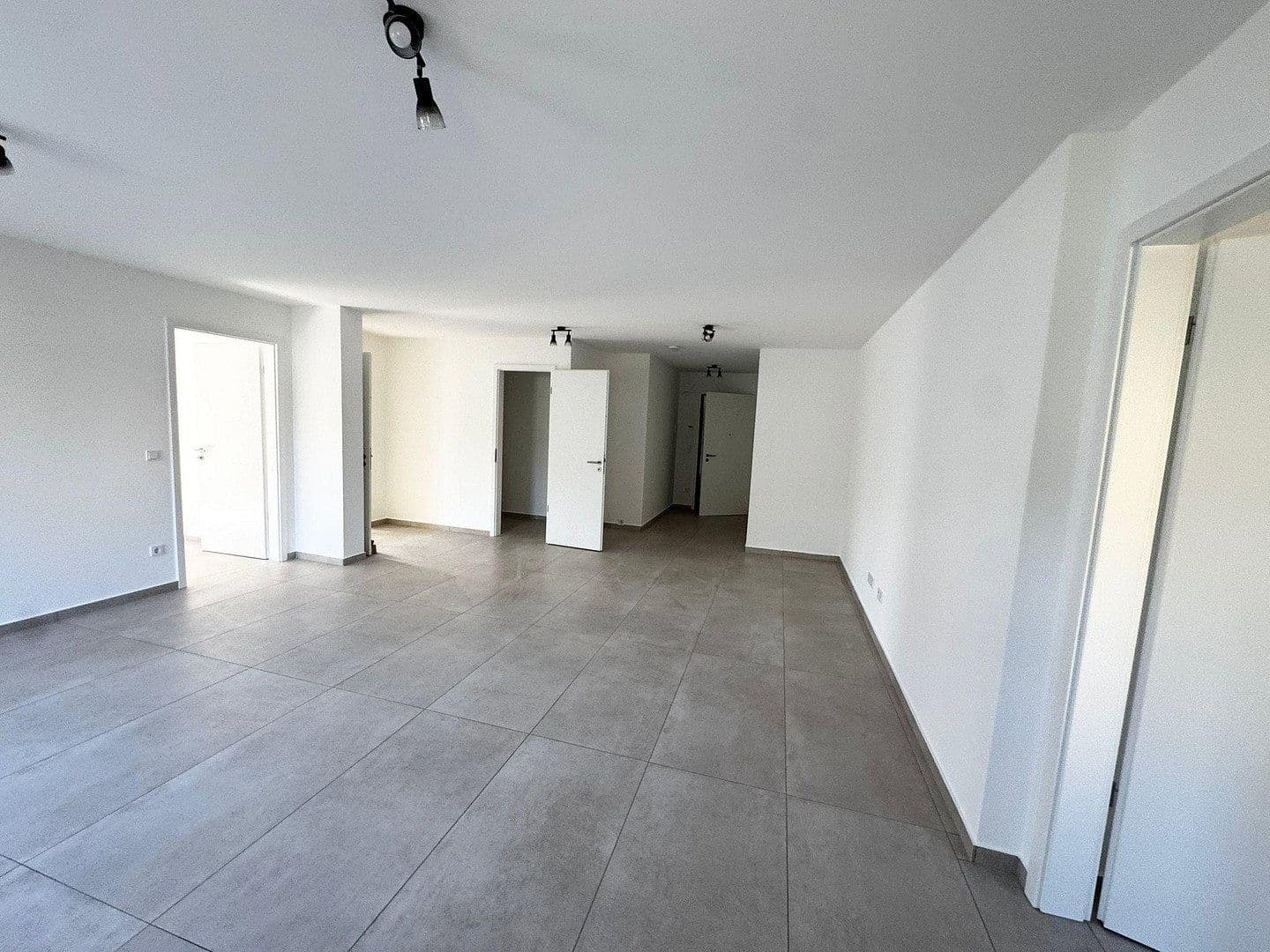 Pronájem bytu 3+1 86 m², Kaiserstraße 41c, Waldbröl, Severní Porýní-Vestfálsko Pronájem bytu 3+1 86 m², Kaiserstraße 41c, Waldbröl, Severní Porýní-Vestfálsko