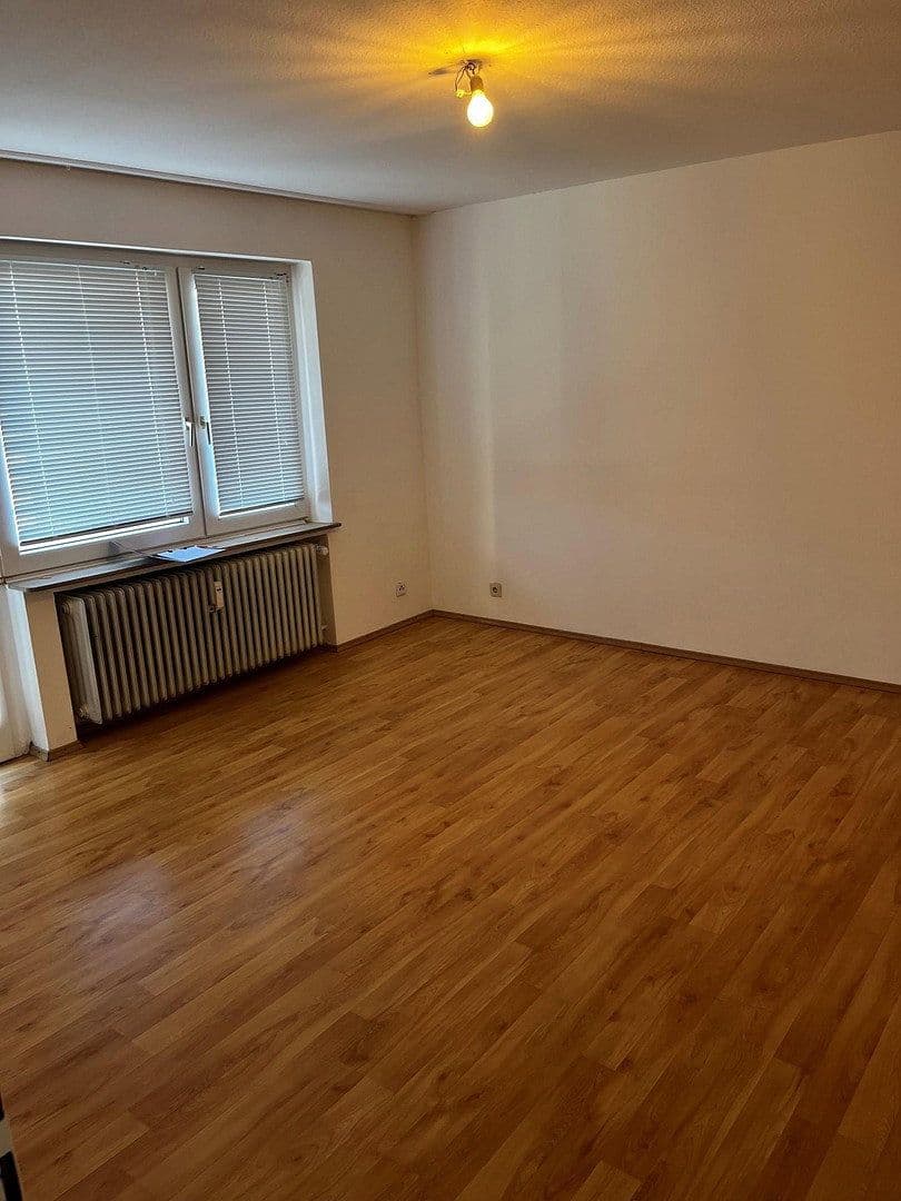 Pronájem bytu 2+1 57 m², Berzdorferstr.4, Köln, Severní Porýní-Vestfálsko Pronájem bytu 2+1 57 m², Berzdorferstr.4, Köln, Severní Porýní-Vestfálsko