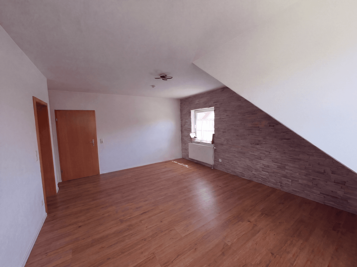 Prodej domu 133 m², pozemek 273 m², Gau-Odernheim, Porýní-Falc Prodej domu 133 m², pozemek 273 m², Gau-Odernheim, Porýní-Falc