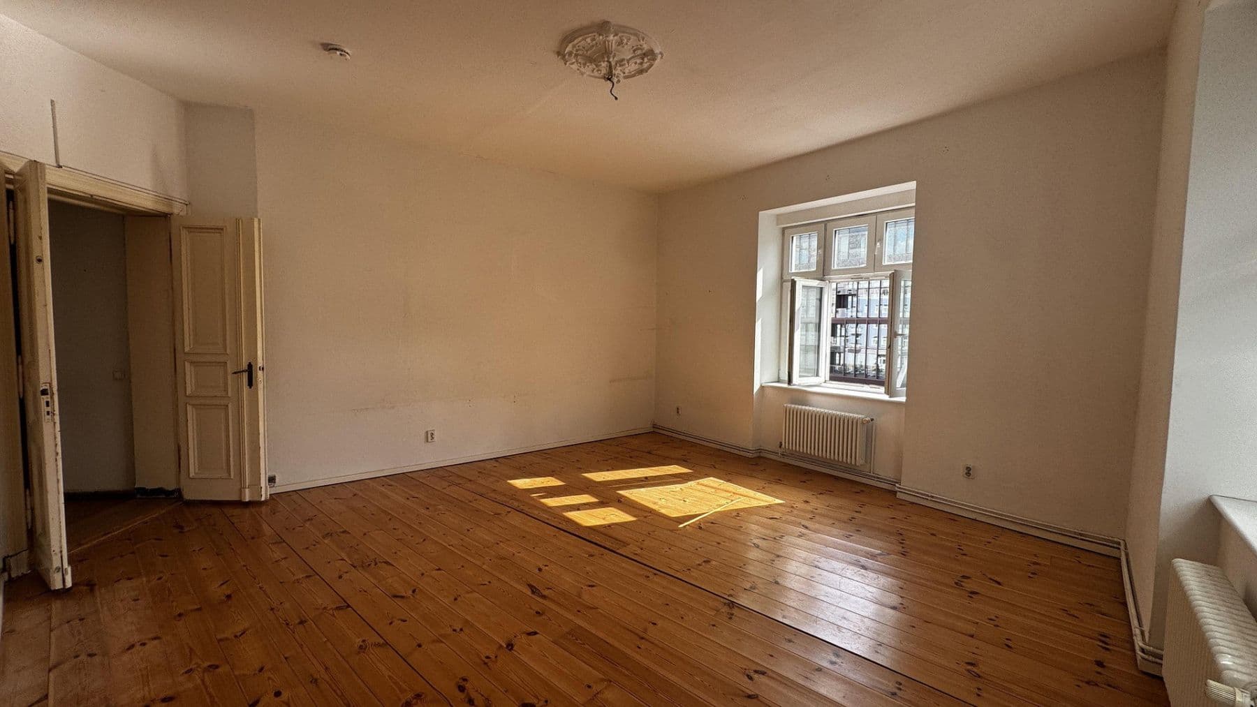 Prodej bytu 3+1 107 m², Berlin, Berlín Prodej bytu 3+1 107 m², Berlin, Berlín