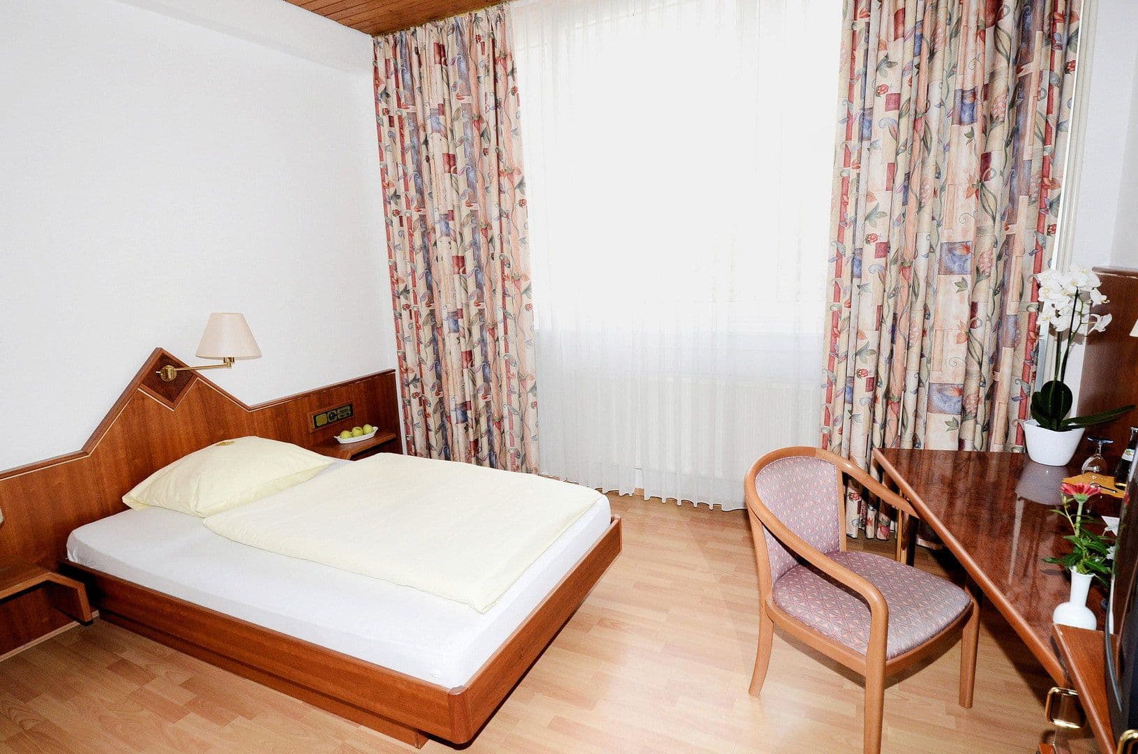 Prodej nebytového prostoru 1.084 m², Kirchstraße 11, Altbach, Bádensko-Württembersko Prodej nebytového prostoru 1.084 m², Kirchstraße 11, Altbach, Bádensko-Württembersko