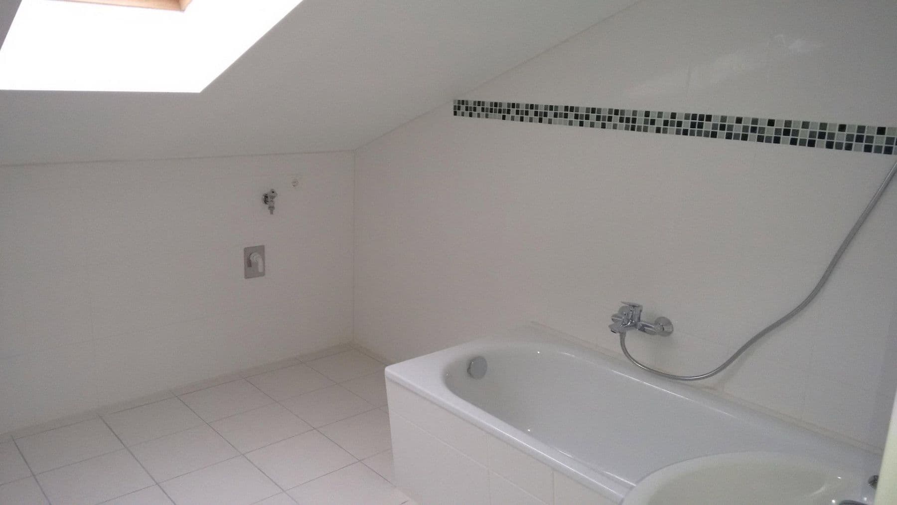 Prodej domu 240 m², pozemek 301 m², Hochheim, Hessen Prodej domu 240 m², pozemek 301 m², Hochheim, Hessen