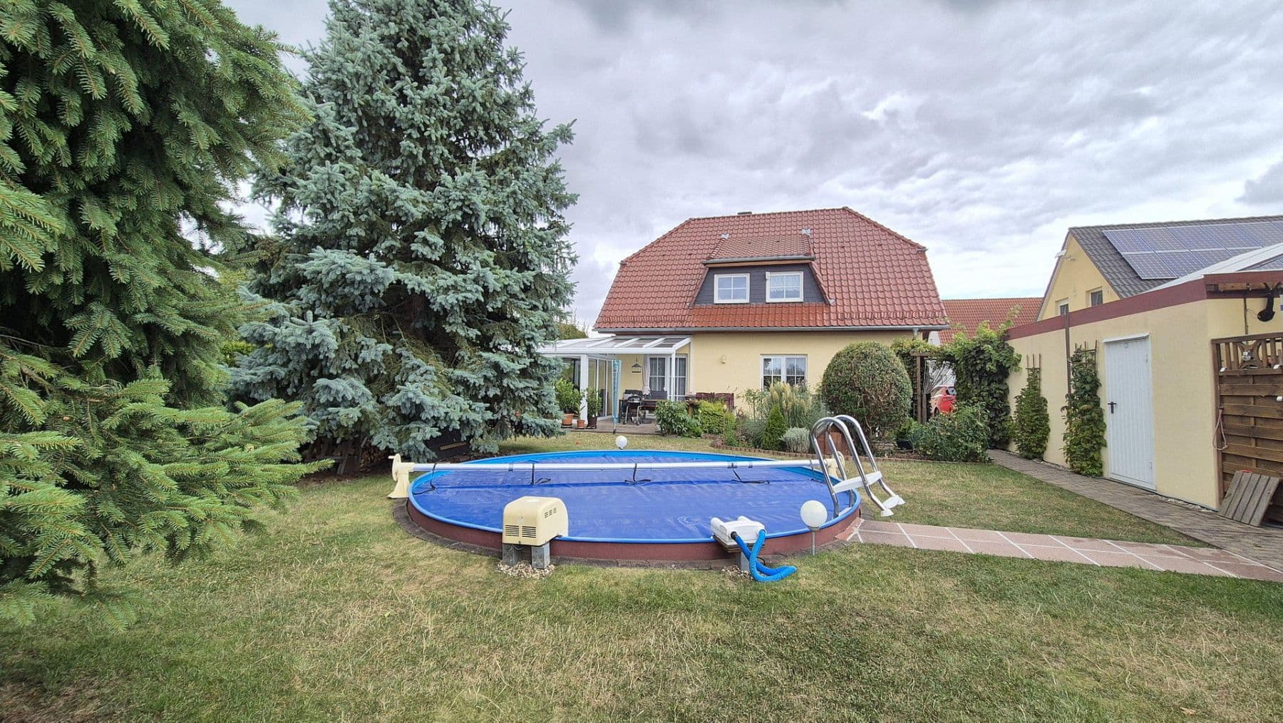 Prodej domu 130 m², pozemek 587 m², Leuna, Sasko-Anhaltsko Prodej domu 130 m², pozemek 587 m², Leuna, Sasko-Anhaltsko