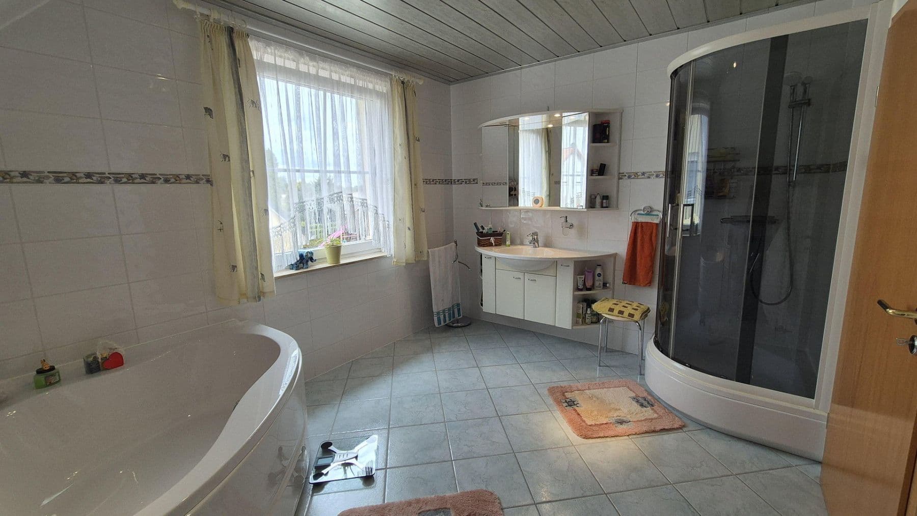 Prodej domu 130 m², pozemek 587 m², Leuna, Sasko-Anhaltsko Prodej domu 130 m², pozemek 587 m², Leuna, Sasko-Anhaltsko