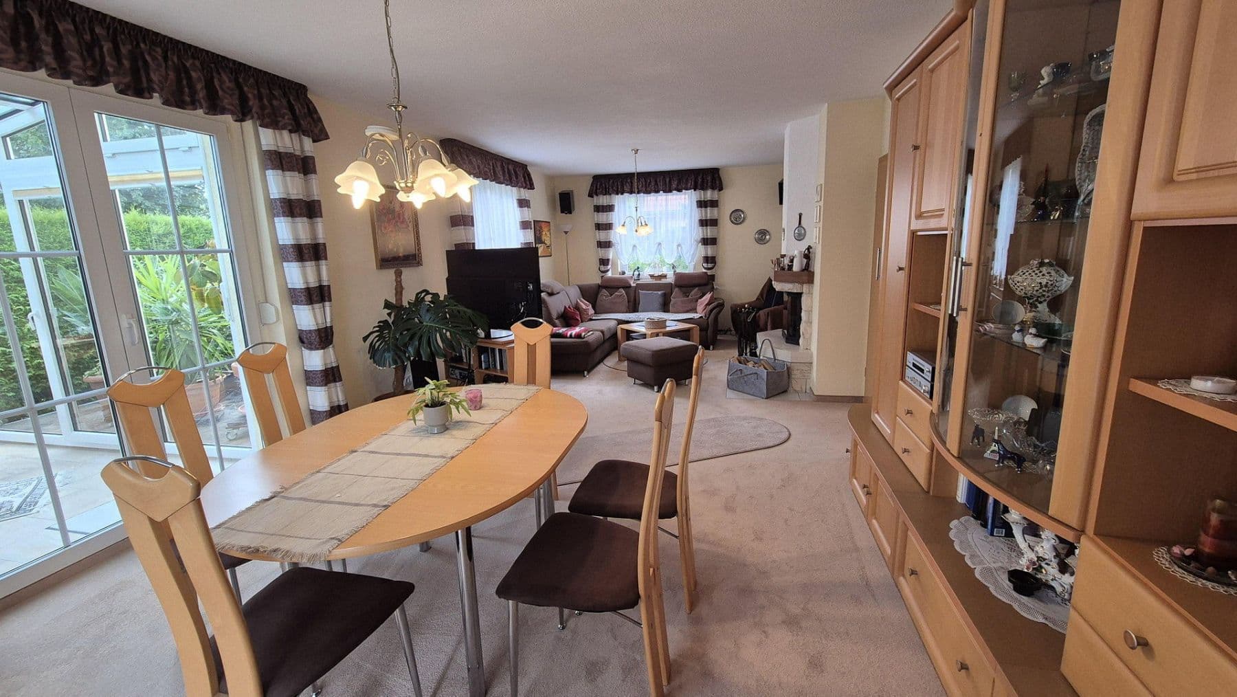 Prodej domu 130 m², pozemek 587 m², Leuna, Sasko-Anhaltsko Prodej domu 130 m², pozemek 587 m², Leuna, Sasko-Anhaltsko