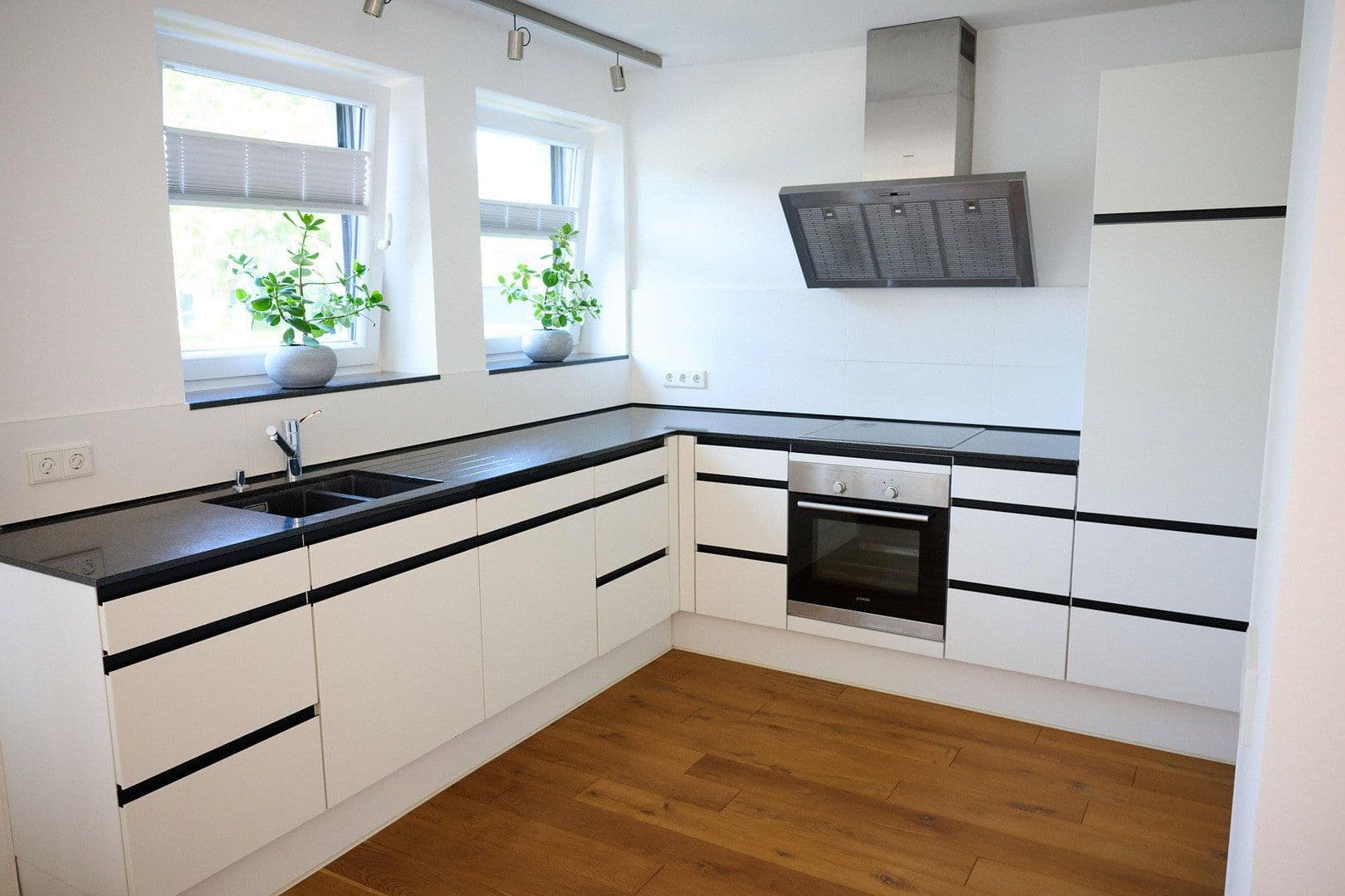 Prodej bytu 3+1 76 m², Meineckestr. XX, Düsseldorf-Golzheim, Severní Porýní-Vestfálsko Prodej bytu 3+1 76 m², Meineckestr. XX, Düsseldorf-Golzheim, Severní Porýní-Vestfálsko
