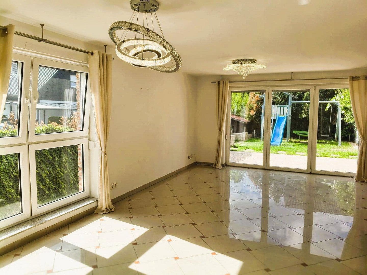 Prodej domu 140 m², pozemek 289 m², Ginsterweg 5, Erkrath, Severní Porýní-Vestfálsko Prodej domu 140 m², pozemek 289 m², Ginsterweg 5, Erkrath, Severní Porýní-Vestfálsko