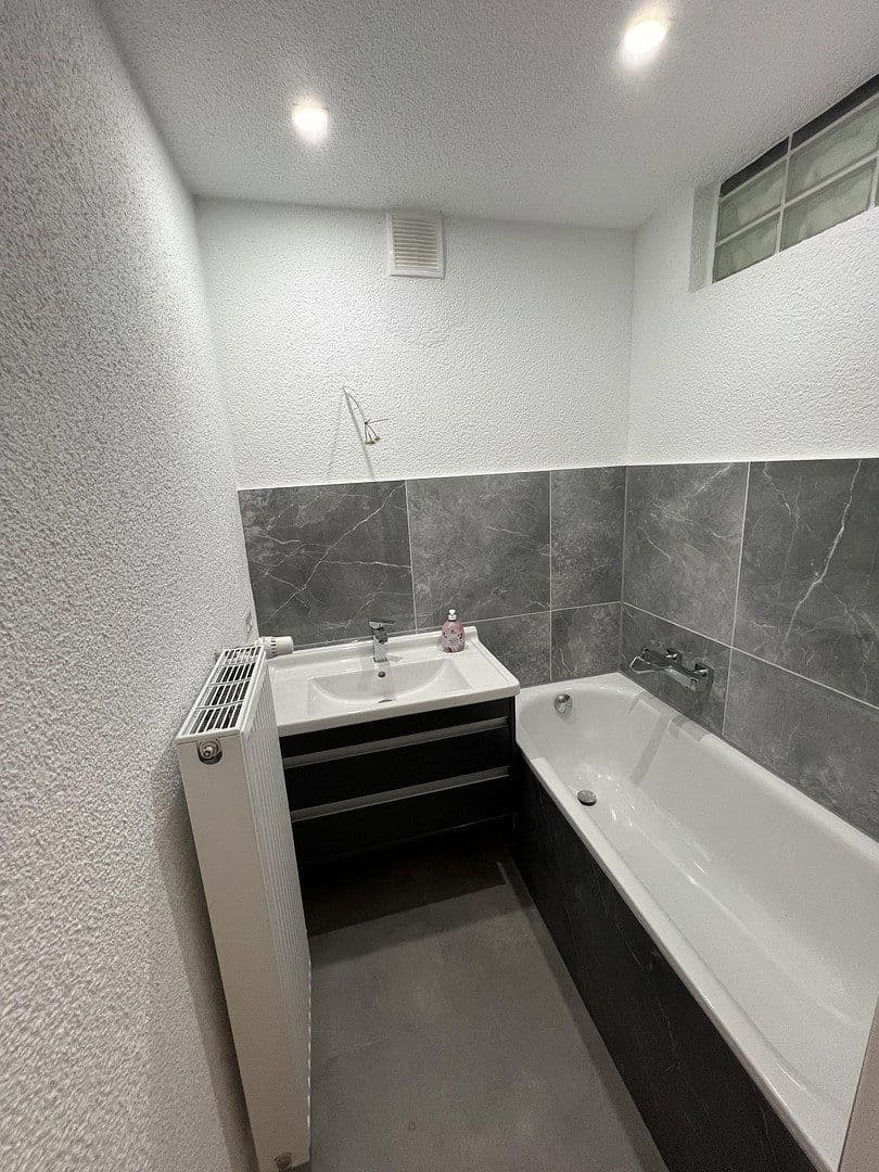 Pronájem bytu 4+1 85 m², Mannheim, Bádensko-Württembersko Pronájem bytu 4+1 85 m², Mannheim, Bádensko-Württembersko