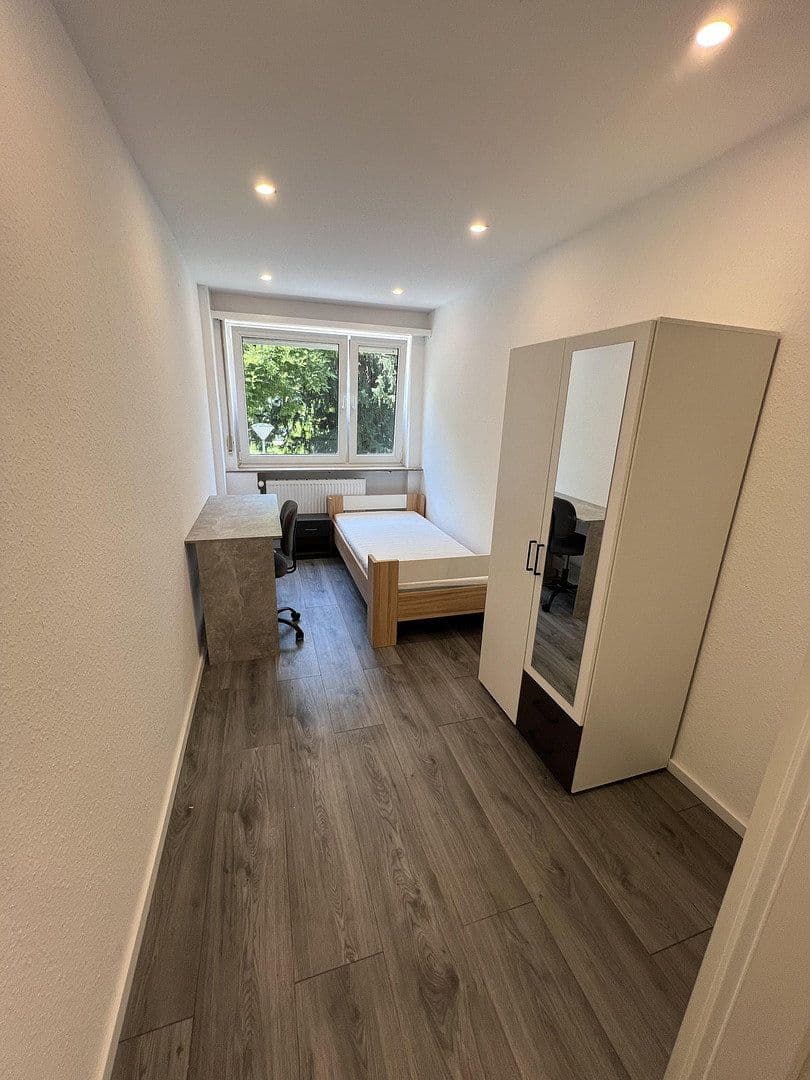 Pronájem bytu 4+1 85 m², Mannheim, Bádensko-Württembersko Pronájem bytu 4+1 85 m², Mannheim, Bádensko-Württembersko