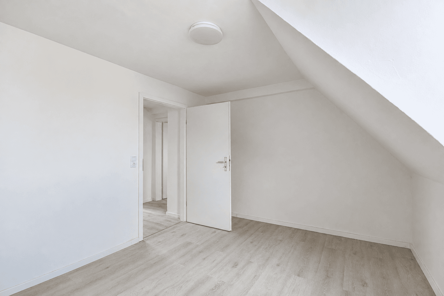 Pronájem bytu 2+1 74 m², Lingenfeld, Porýní-Falc Pronájem bytu 2+1 74 m², Lingenfeld, Porýní-Falc