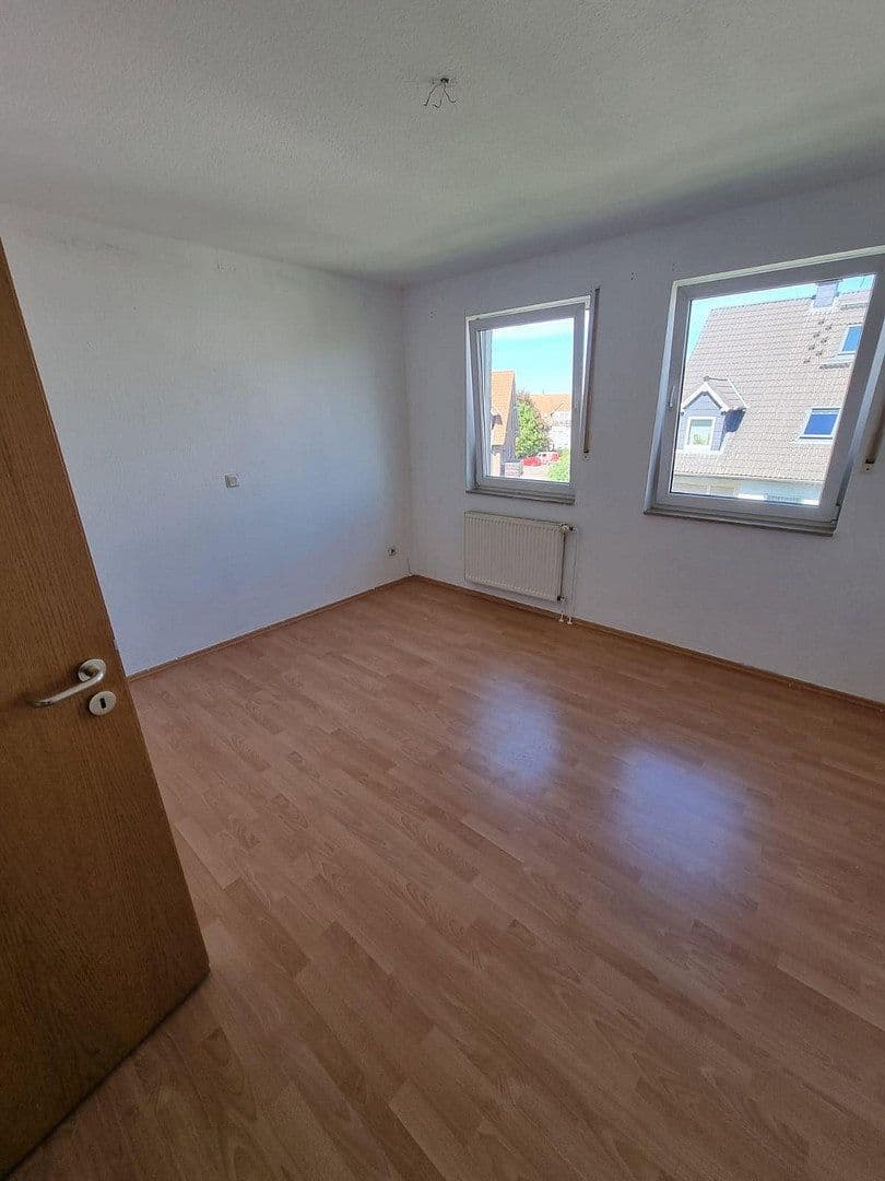 Pronájem bytu 3+1 98 m², Schwalbenweg, Bördeland, Sasko-Anhaltsko Pronájem bytu 3+1 98 m², Schwalbenweg, Bördeland, Sasko-Anhaltsko