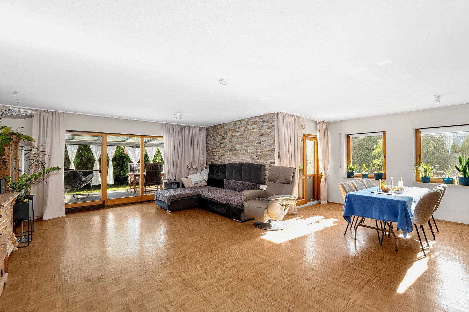 Prodej domu 223 m², pozemek 847 m², Crailsheim, Bádensko-Württembersko Prodej domu 223 m², pozemek 847 m², Crailsheim, Bádensko-Württembersko