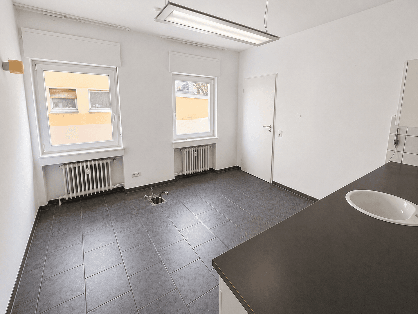 Pronájem kanceláře 134 m², Bonn, Severní Porýní-Vestfálsko Pronájem kanceláře 134 m², Bonn, Severní Porýní-Vestfálsko