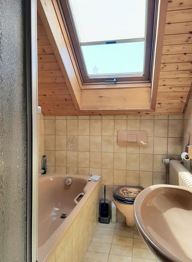 Prodej domu 162 m², pozemek 254 m², Hornbergstraße 38, Ditzingen, Bádensko-Württembersko Prodej domu 162 m², pozemek 254 m², Hornbergstraße 38, Ditzingen, Bádensko-Württembersko