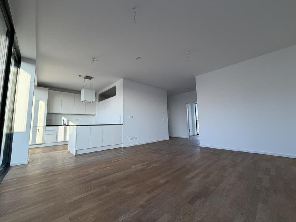 Prodej bytu 3+1 110 m², Harzer Straße 109, Berlin, Berlín Prodej bytu 3+1 110 m², Harzer Straße 109, Berlin, Berlín