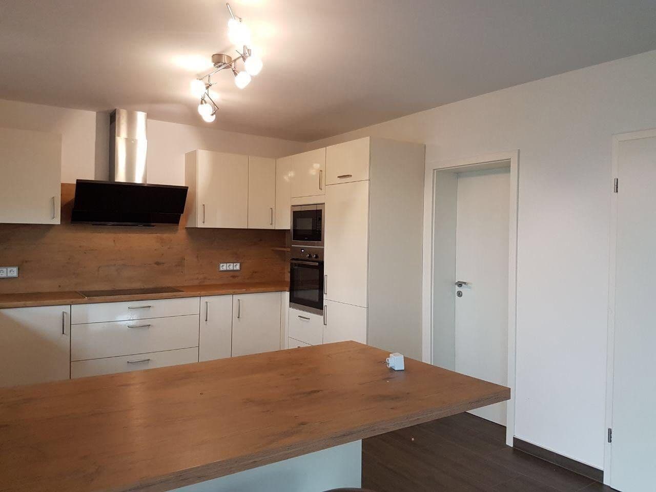 Pronájem domu 219 m², pozemek 300 m², Essenheim, Porýní-Falc Pronájem domu 219 m², pozemek 300 m², Essenheim, Porýní-Falc