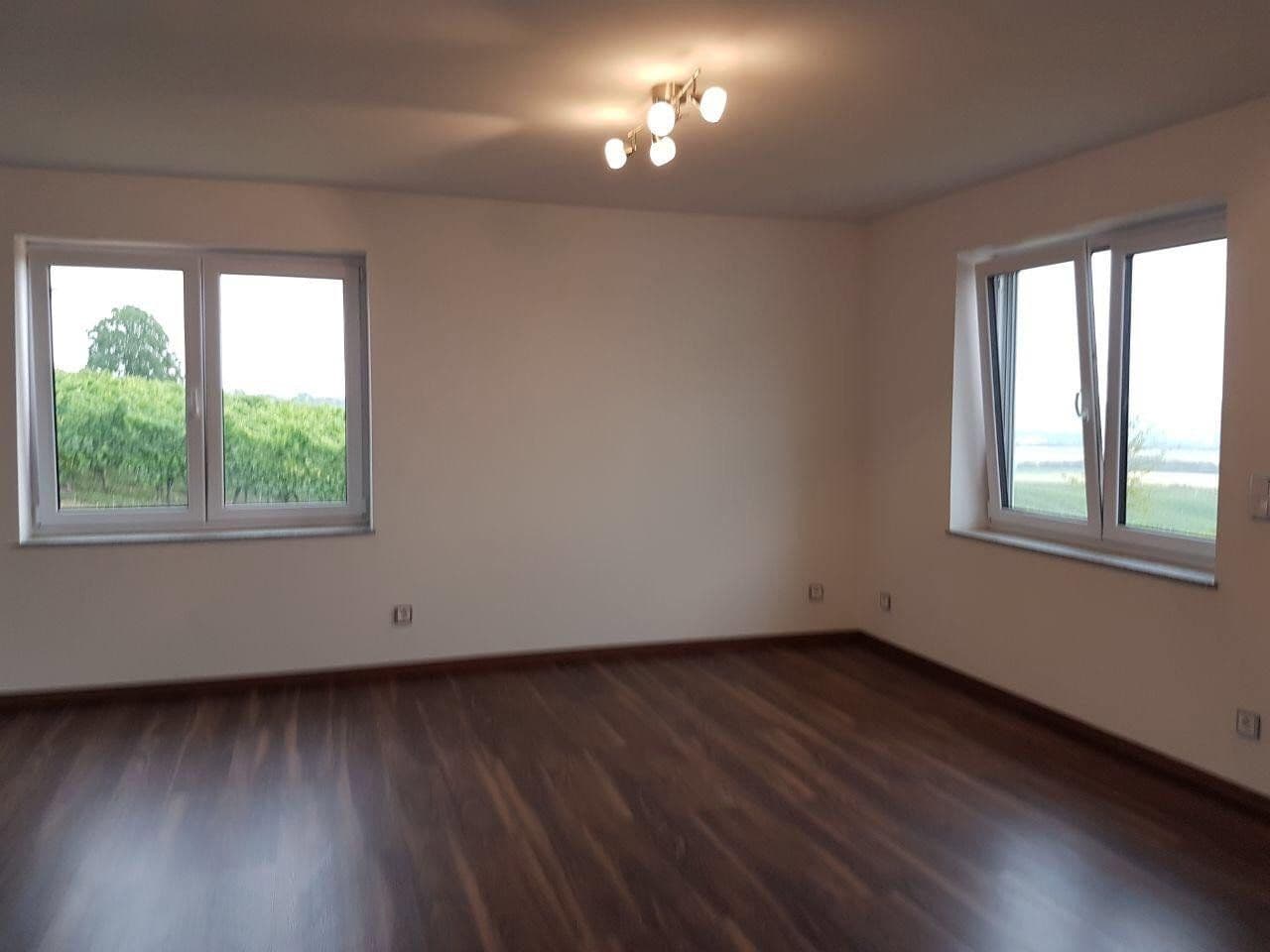 Pronájem domu 219 m², pozemek 300 m², Essenheim, Porýní-Falc Pronájem domu 219 m², pozemek 300 m², Essenheim, Porýní-Falc