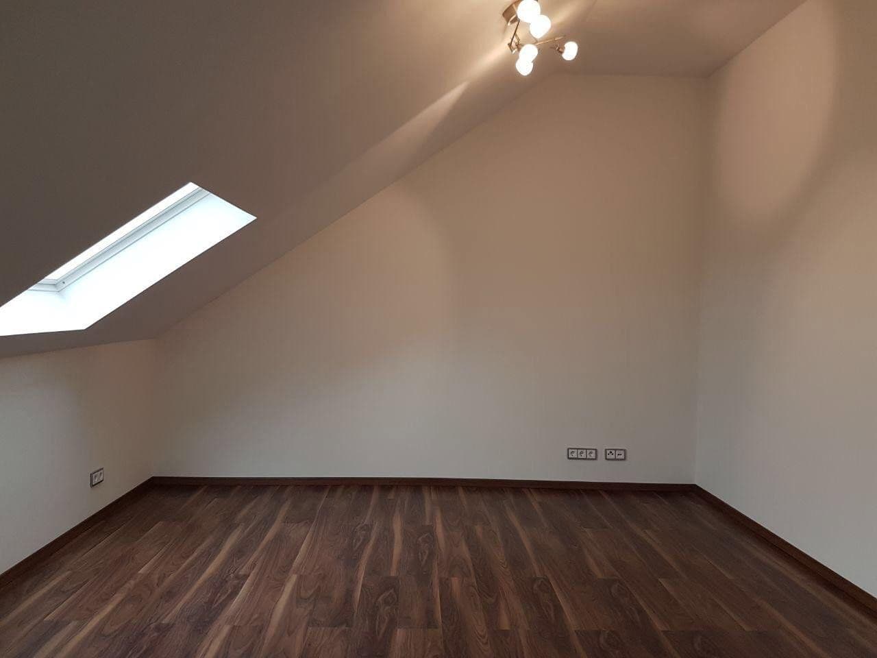 Pronájem domu 219 m², pozemek 300 m², Essenheim, Porýní-Falc Pronájem domu 219 m², pozemek 300 m², Essenheim, Porýní-Falc