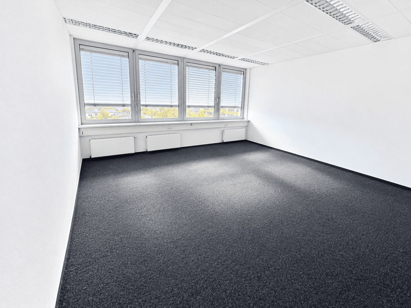 Pronájem kanceláře 37 m², Rövertannen 13, Güstrow, Mecklenburg-Vorpommern Pronájem kanceláře 37 m², Rövertannen 13, Güstrow, Mecklenburg-Vorpommern