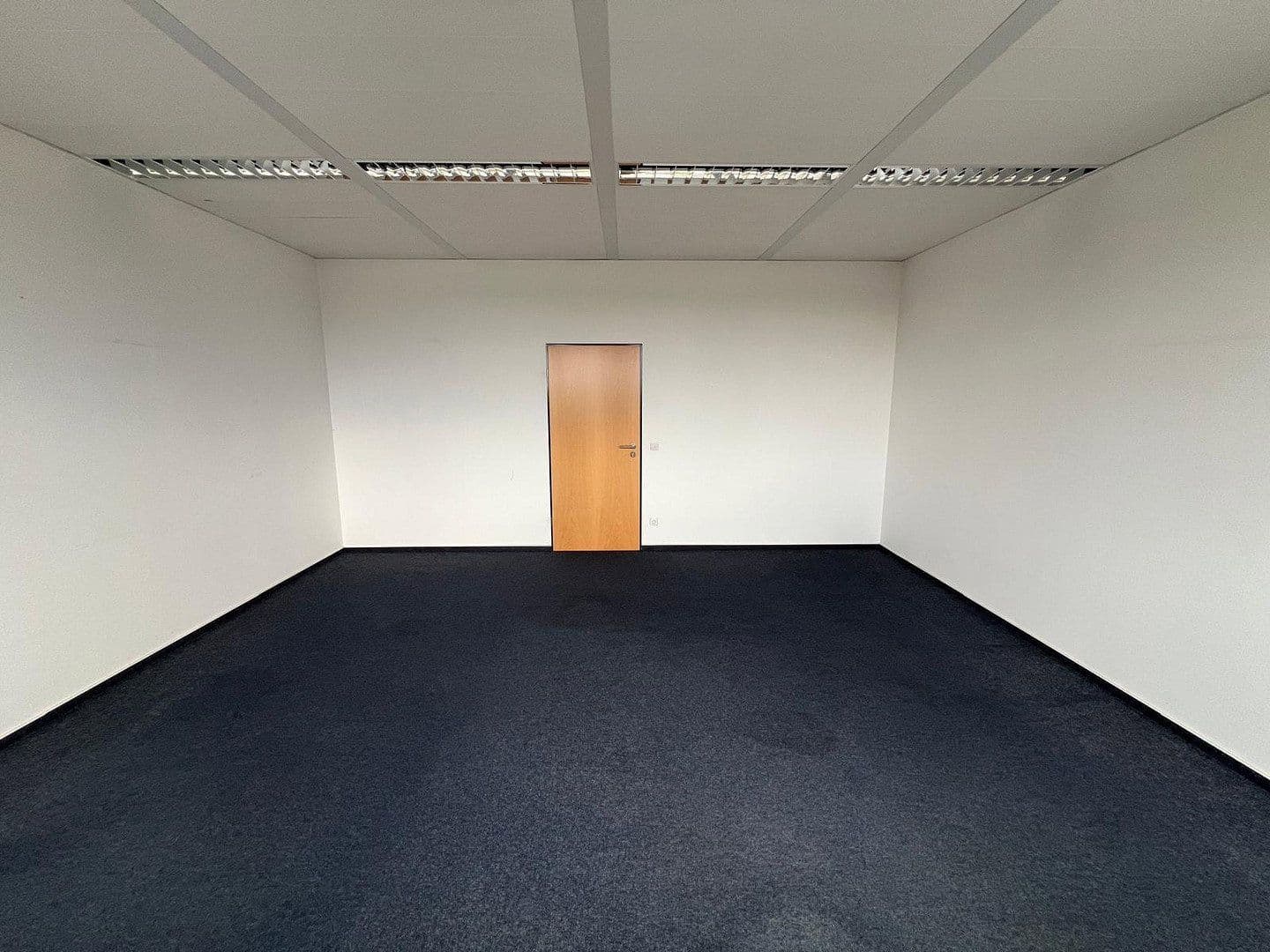 Pronájem kanceláře 37 m², Rövertannen 13, Güstrow, Mecklenburg-Vorpommern Pronájem kanceláře 37 m², Rövertannen 13, Güstrow, Mecklenburg-Vorpommern