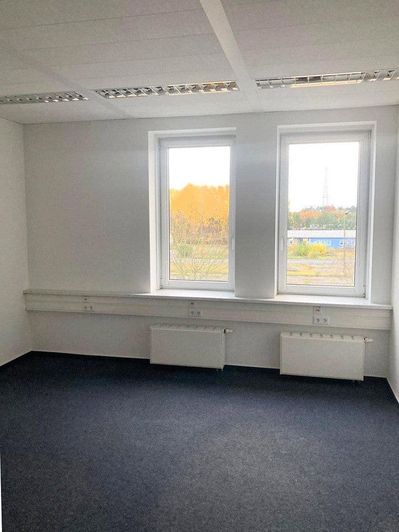 Pronájem kanceláře 37 m², Rövertannen 13, Güstrow, Mecklenburg-Vorpommern Pronájem kanceláře 37 m², Rövertannen 13, Güstrow, Mecklenburg-Vorpommern