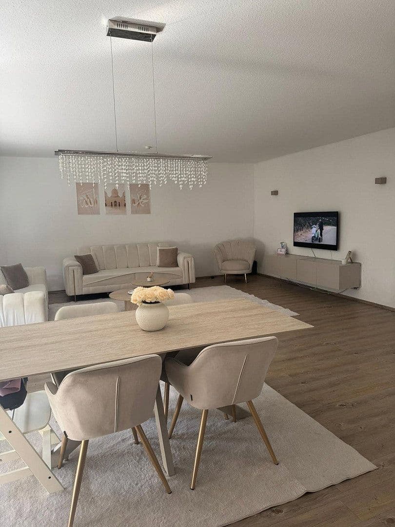Pronájem bytu 4+kk 108 m², Mannheim, Bádensko-Württembersko Pronájem bytu 4+kk 108 m², Mannheim, Bádensko-Württembersko