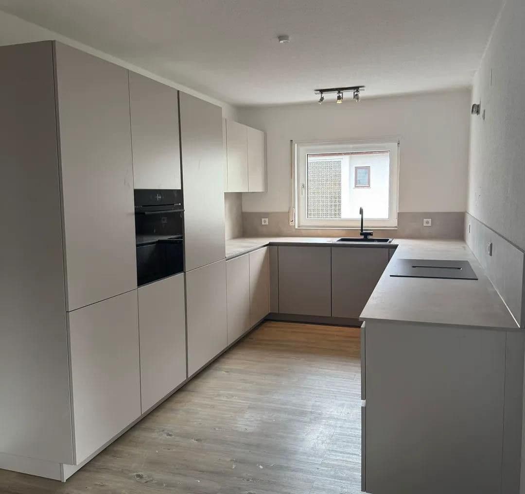 Pronájem bytu 4+kk 108 m², Mannheim, Bádensko-Württembersko Pronájem bytu 4+kk 108 m², Mannheim, Bádensko-Württembersko