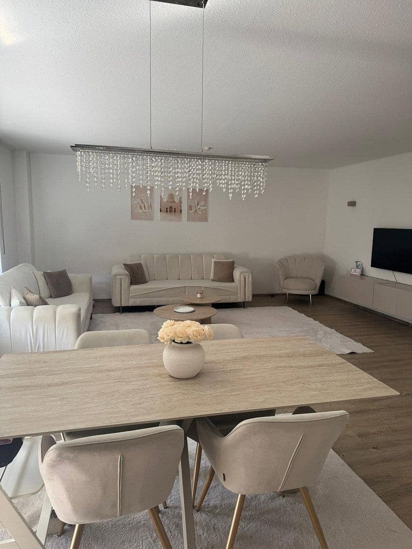 Pronájem bytu 4+kk 108 m², Mannheim, Bádensko-Württembersko Pronájem bytu 4+kk 108 m², Mannheim, Bádensko-Württembersko