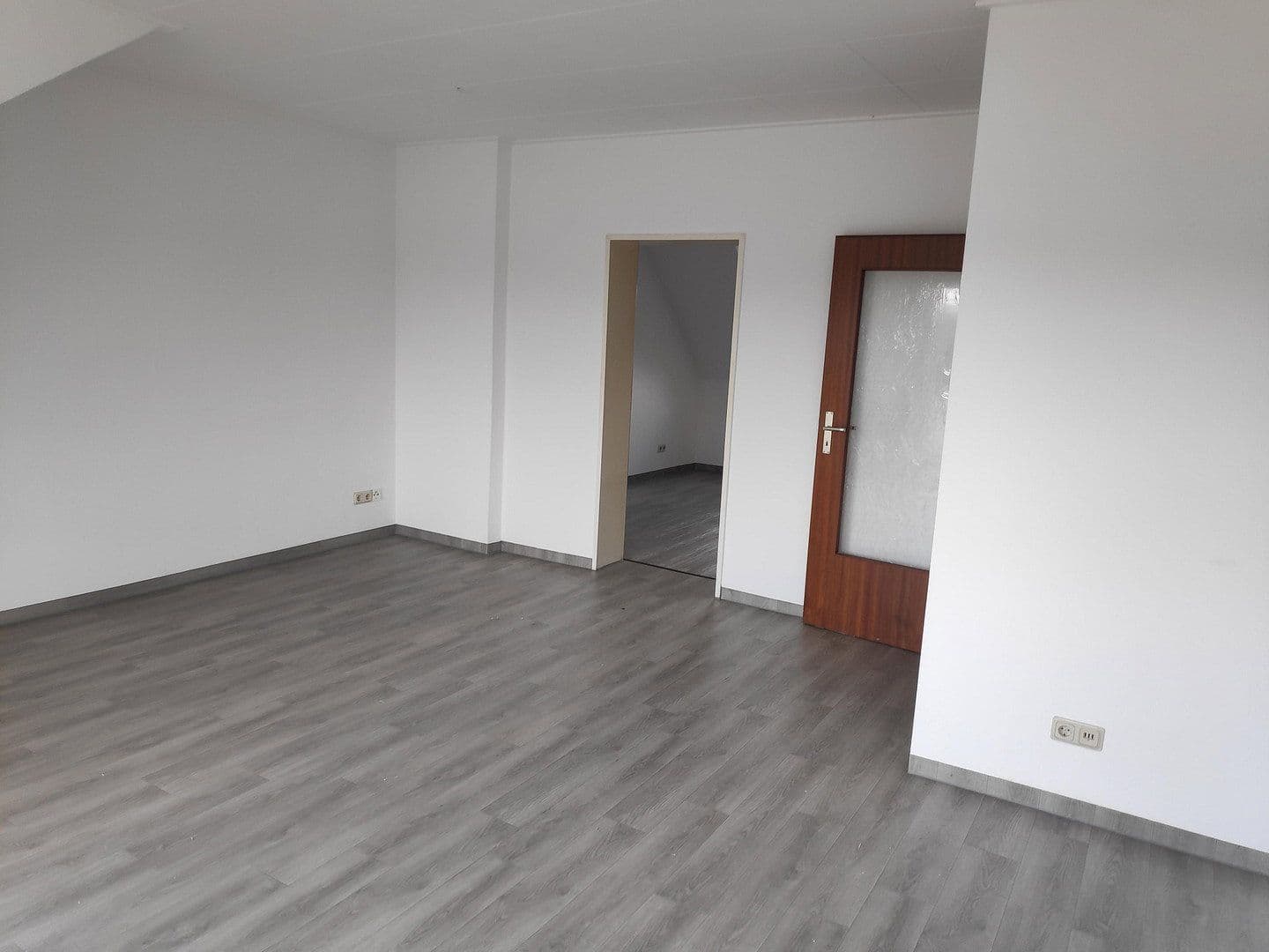 Pronájem bytu 3+1 82 m², Borkhofer Str. 33a, Duisburg, Severní Porýní-Vestfálsko Pronájem bytu 3+1 82 m², Borkhofer Str. 33a, Duisburg, Severní Porýní-Vestfálsko