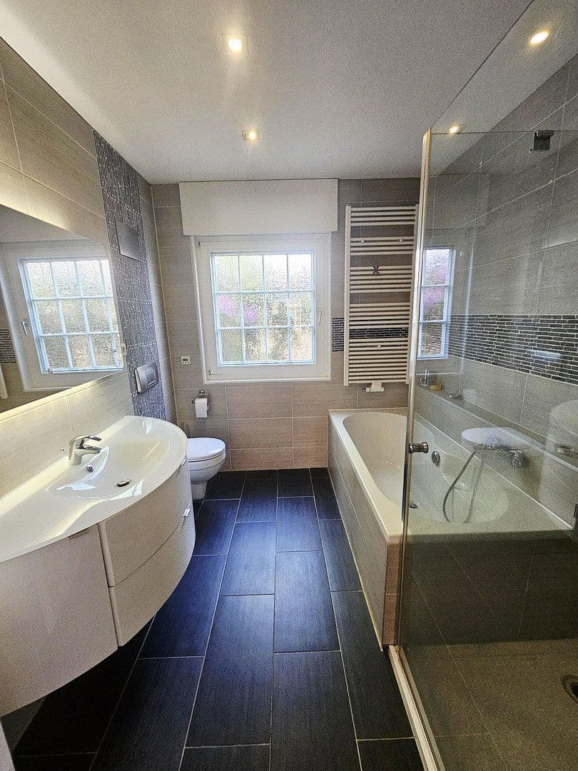 Prodej domu 174 m², pozemek 544 m², Troisdorf, Severní Porýní-Vestfálsko Prodej domu 174 m², pozemek 544 m², Troisdorf, Severní Porýní-Vestfálsko