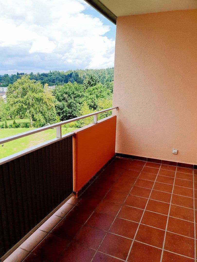Pronájem bytu 3+1 87 m², Saarbrücken, Země Sársko Pronájem bytu 3+1 87 m², Saarbrücken, Země Sársko