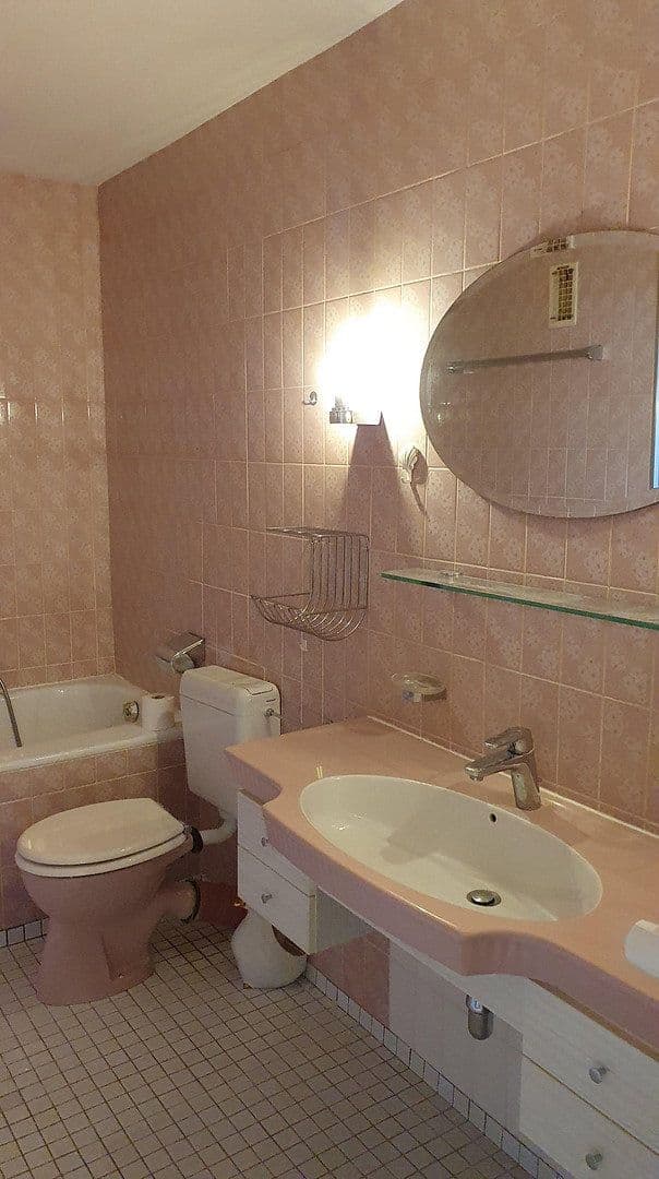 Pronájem bytu 3+1 87 m², Saarbrücken, Země Sársko Pronájem bytu 3+1 87 m², Saarbrücken, Země Sársko