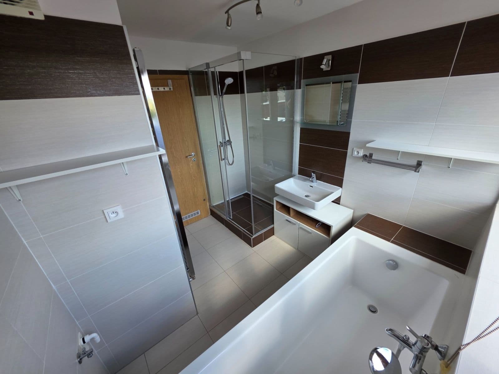 Pronájem bytu 4+kk 127 m², Ke Škole, Mníšek pod Brdy, Středočeský kraj Pronájem bytu 4+kk 127 m², Ke Škole, Mníšek pod Brdy, Středočeský kraj