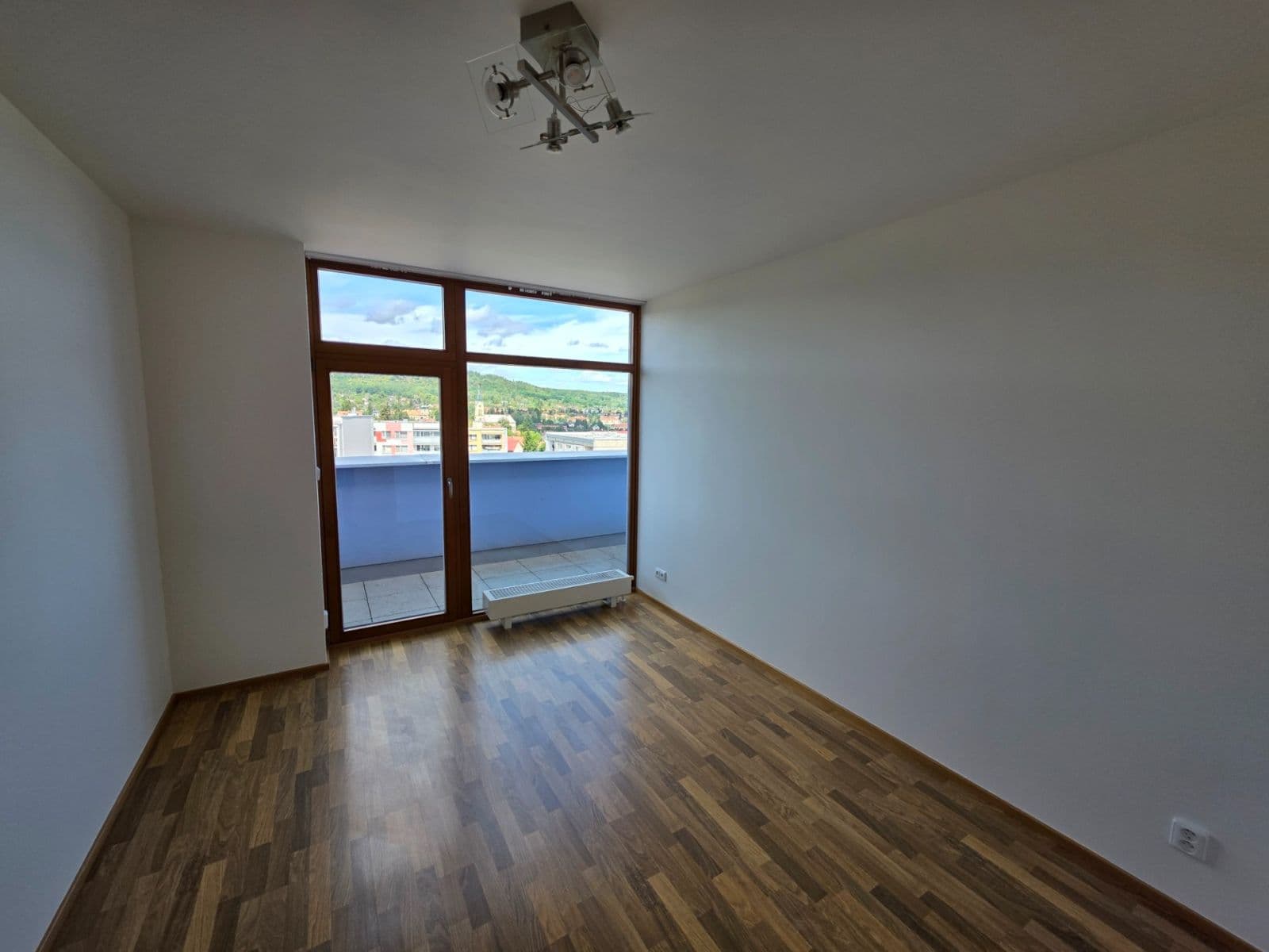 Pronájem bytu 4+kk 127 m², Ke Škole, Mníšek pod Brdy, Středočeský kraj Pronájem bytu 4+kk 127 m², Ke Škole, Mníšek pod Brdy, Středočeský kraj