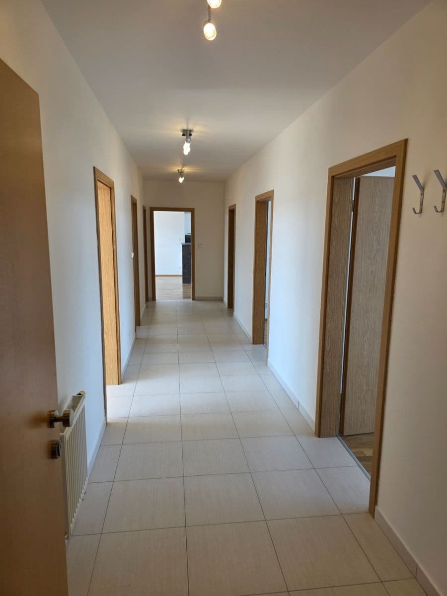 Pronájem bytu 4+kk 127 m², Ke Škole, Mníšek pod Brdy, Středočeský kraj Pronájem bytu 4+kk 127 m², Ke Škole, Mníšek pod Brdy, Středočeský kraj