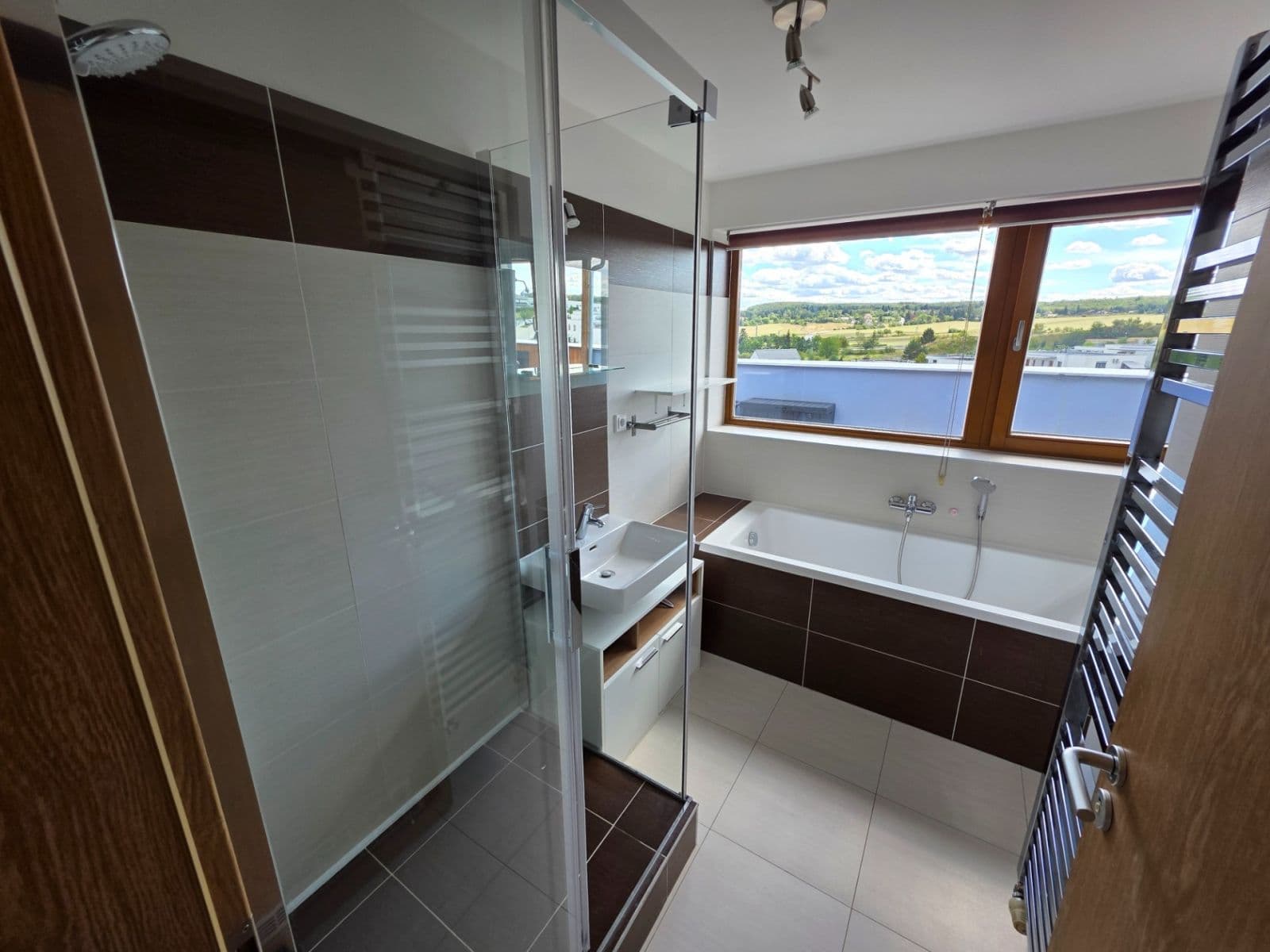 Pronájem bytu 4+kk 127 m², Ke Škole, Mníšek pod Brdy, Středočeský kraj Pronájem bytu 4+kk 127 m², Ke Škole, Mníšek pod Brdy, Středočeský kraj