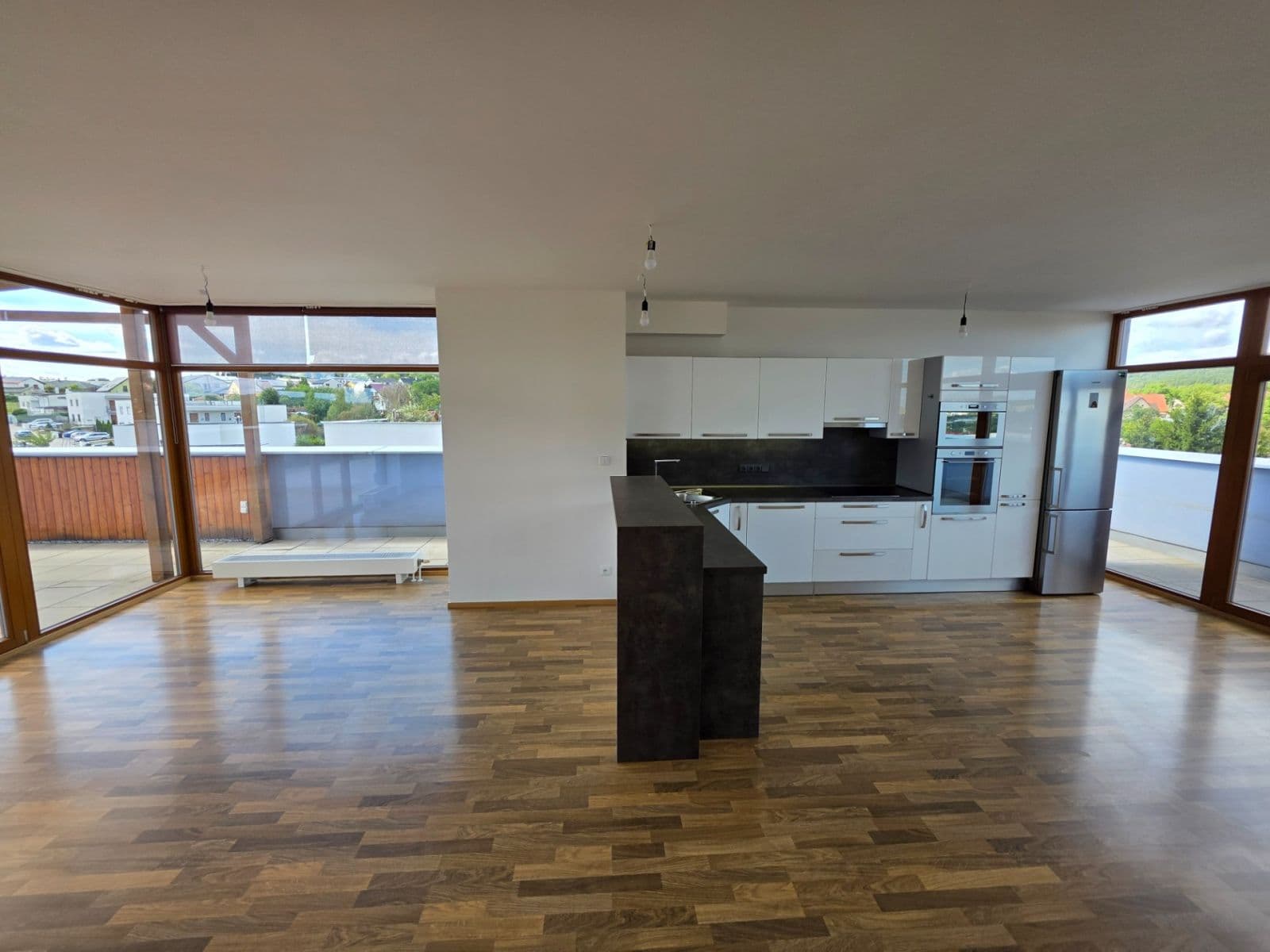 Pronájem bytu 4+kk 127 m², Ke Škole, Mníšek pod Brdy, Středočeský kraj Pronájem bytu 4+kk 127 m², Ke Škole, Mníšek pod Brdy, Středočeský kraj