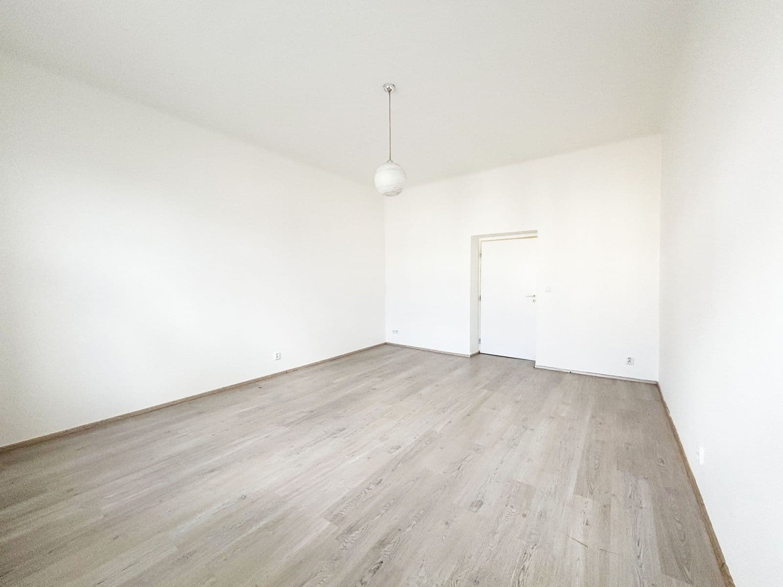 Pronájem bytu 1+1 55 m², Husova, Plzeň, Plzeňský kraj Pronájem bytu 1+1 55 m², Husova, Plzeň, Plzeňský kraj