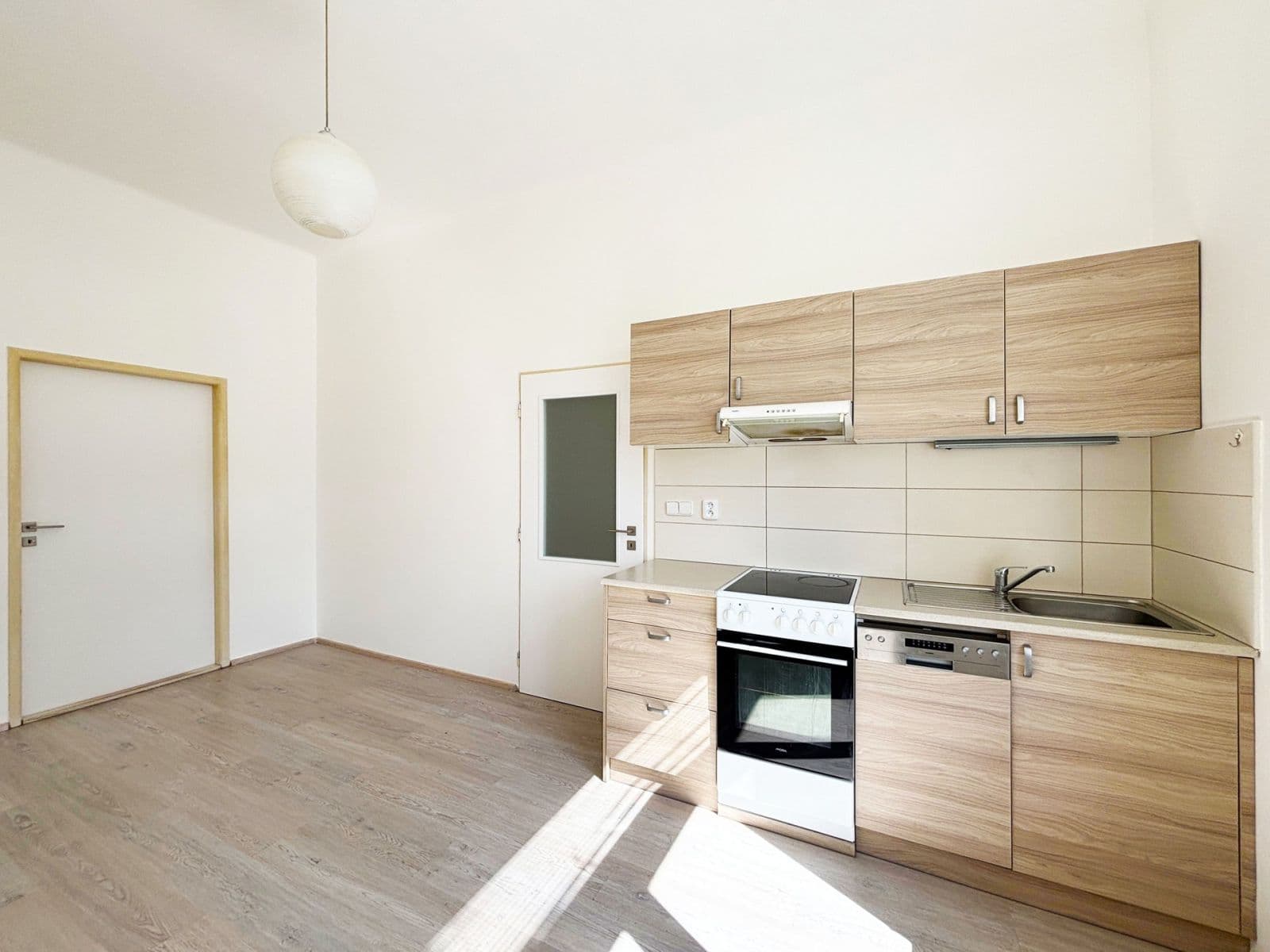 Pronájem bytu 1+1 55 m², Husova, Plzeň, Plzeňský kraj Pronájem bytu 1+1 55 m², Husova, Plzeň, Plzeňský kraj