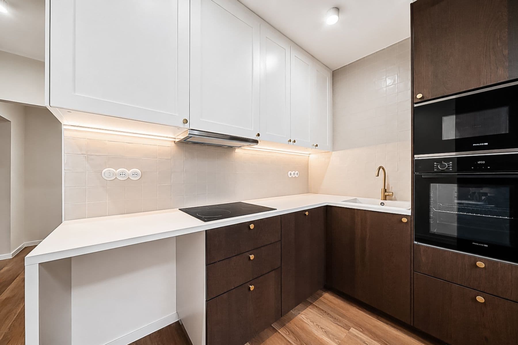 Prodej bytu 3+1 62 m², tř. Kosmonautů, Olomouc, Olomoucký kraj Prodej bytu 3+1 62 m², tř. Kosmonautů, Olomouc, Olomoucký kraj