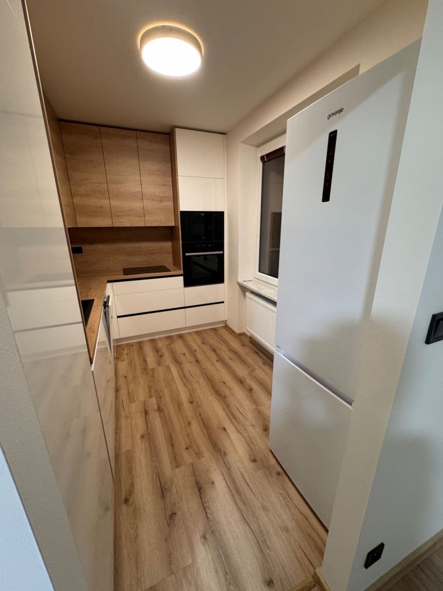 Pronájem bytu 2+1 58 m², Husova čtvrť, Rosice, Jihomoravský kraj Pronájem bytu 2+1 58 m², Husova čtvrť, Rosice, Jihomoravský kraj