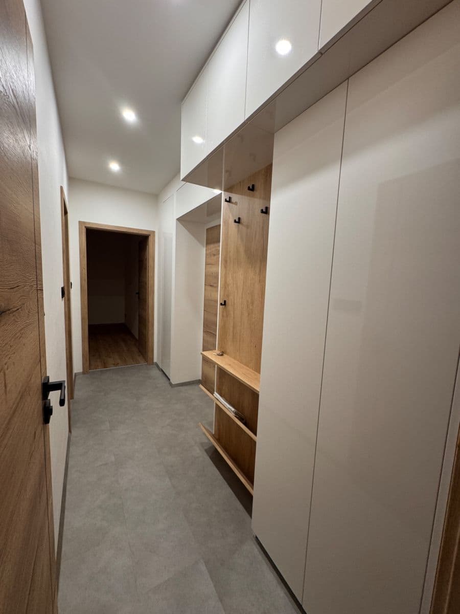 Pronájem bytu 2+1 58 m², Husova čtvrť, Rosice, Jihomoravský kraj Pronájem bytu 2+1 58 m², Husova čtvrť, Rosice, Jihomoravský kraj