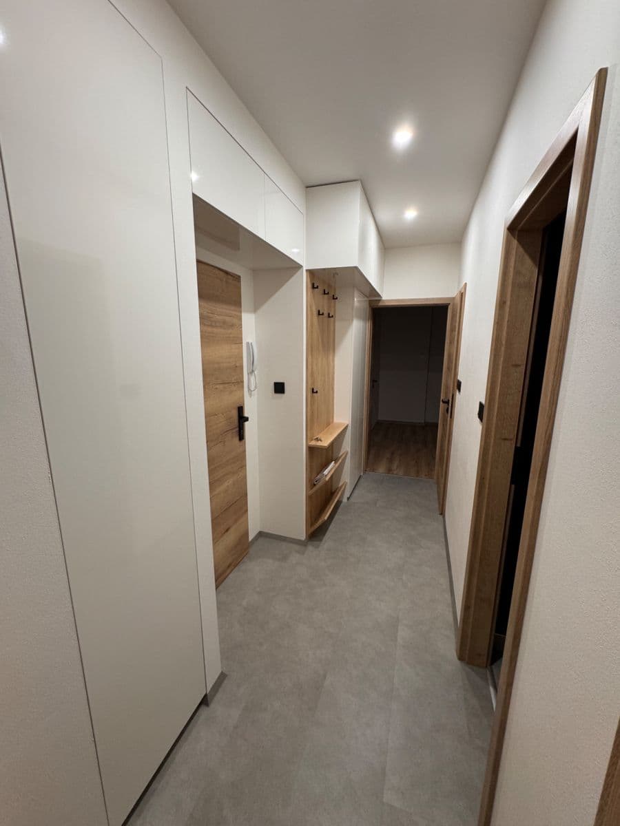 Pronájem bytu 2+1 58 m², Husova čtvrť, Rosice, Jihomoravský kraj Pronájem bytu 2+1 58 m², Husova čtvrť, Rosice, Jihomoravský kraj