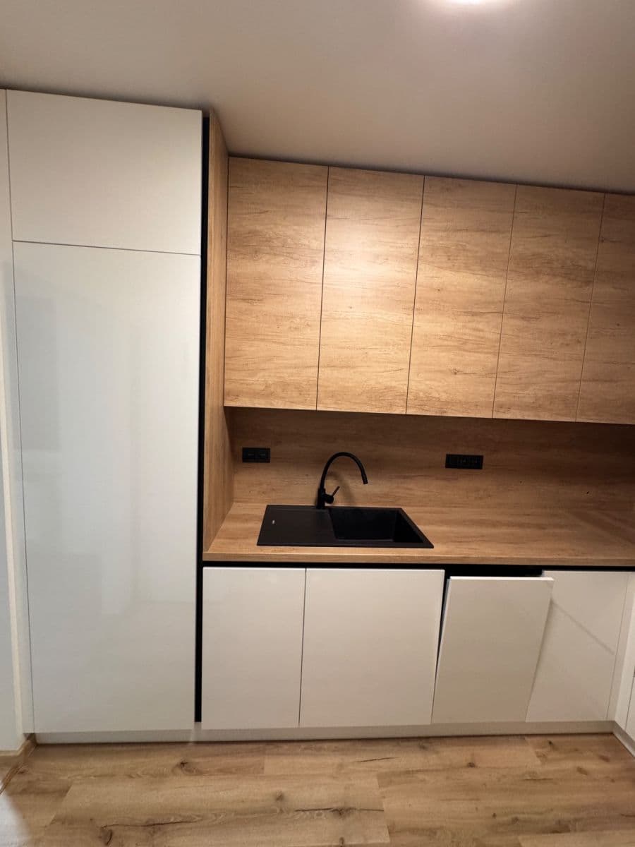 Pronájem bytu 2+1 58 m², Husova čtvrť, Rosice, Jihomoravský kraj Pronájem bytu 2+1 58 m², Husova čtvrť, Rosice, Jihomoravský kraj
