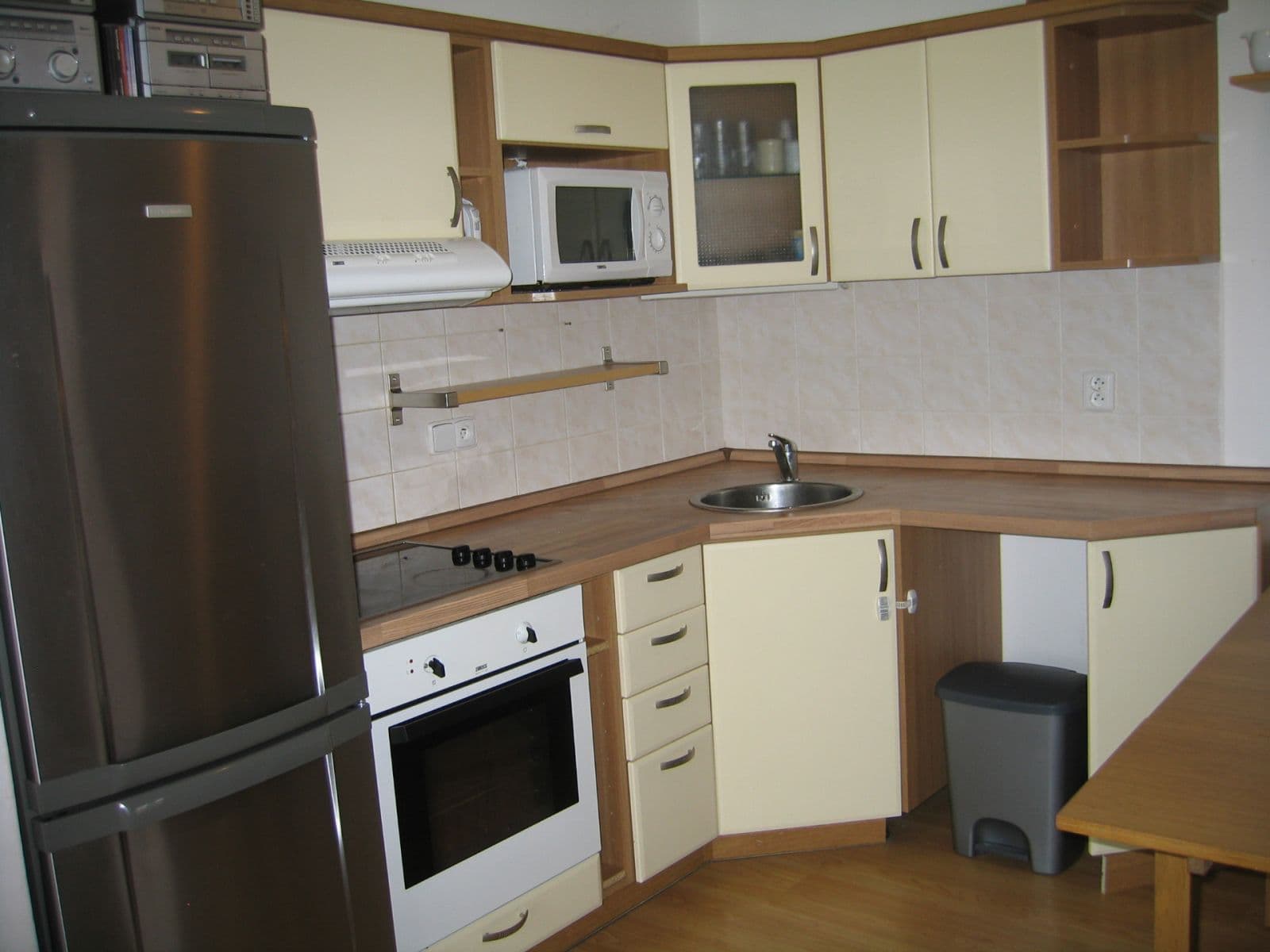 Pronájem bytu 2+kk 58 m², Velvarská, Horoměřice, Středočeský kraj Pronájem bytu 2+kk 58 m², Velvarská, Horoměřice, Středočeský kraj