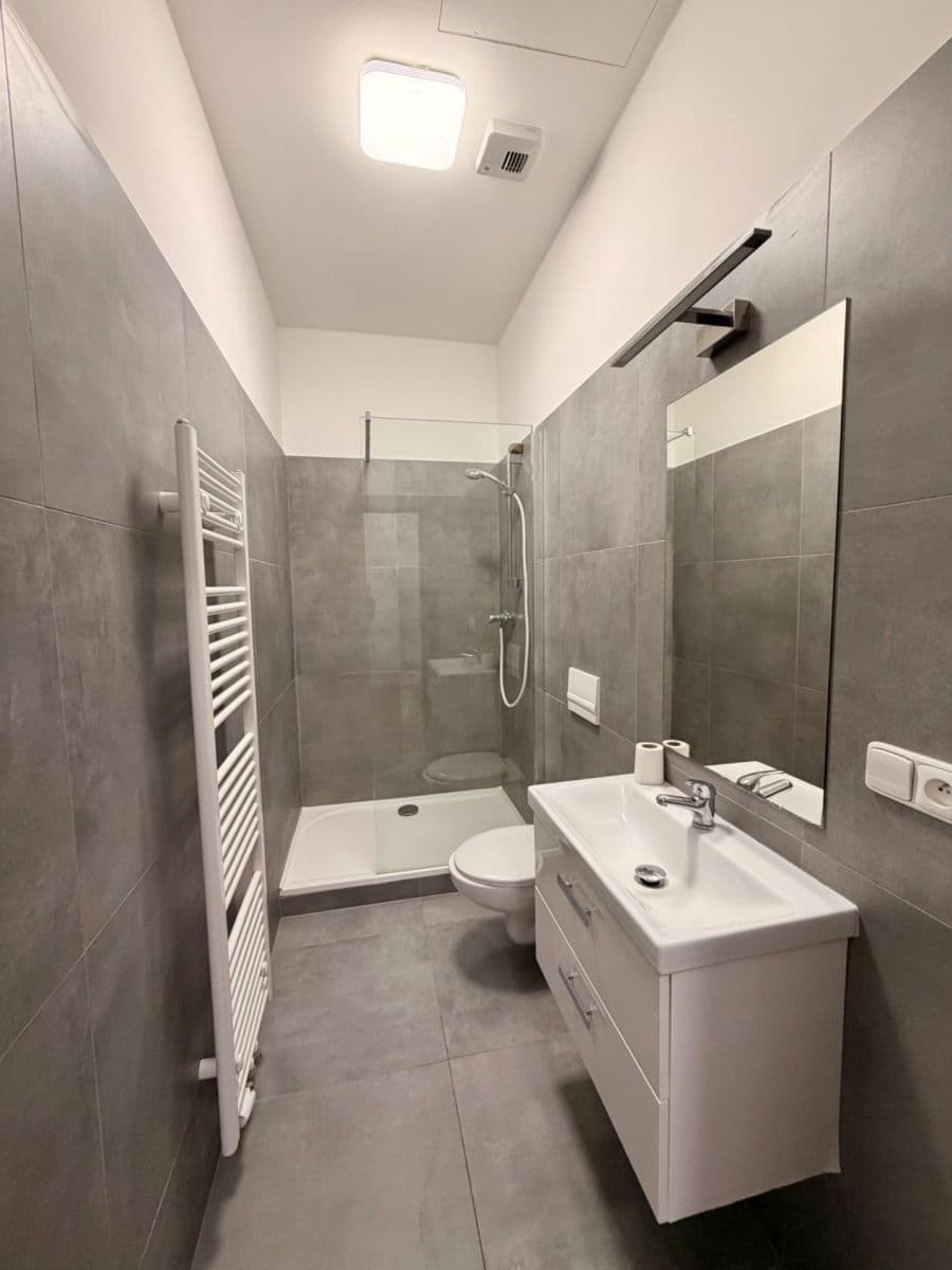 Pronájem bytu 1+kk 32 m², V Zahradách, Praha, Praha Pronájem bytu 1+kk 32 m², V Zahradách, Praha, Praha